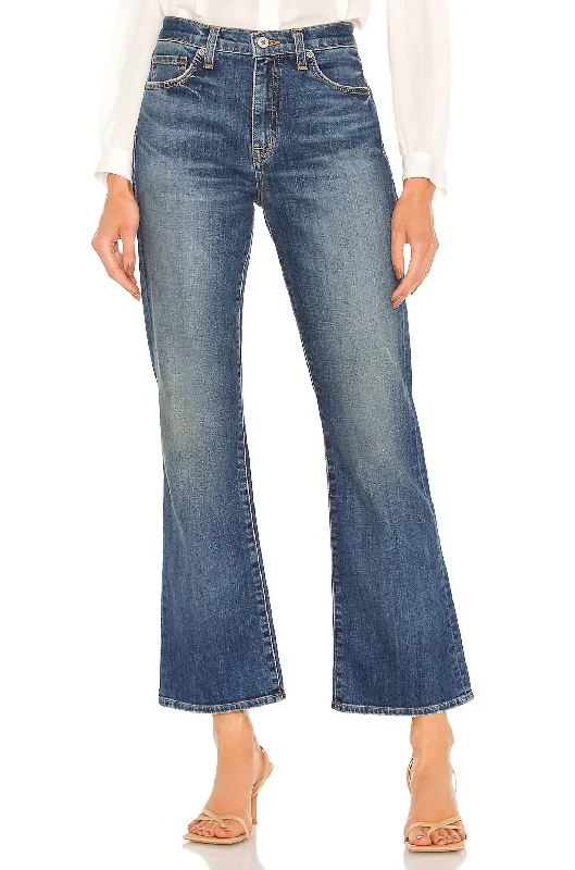 Chic Casual Wardrobe Essentials Boot Cut Jean In Classic Wash