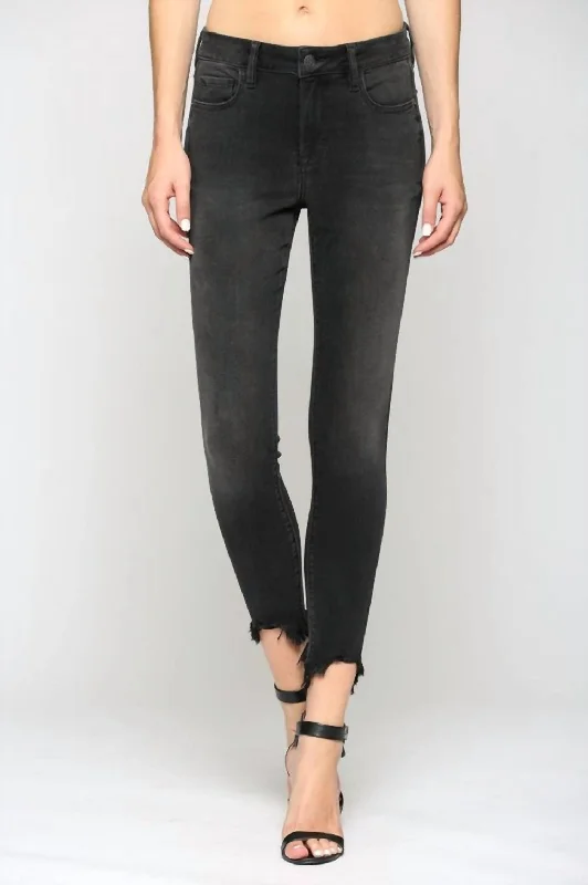 Women's Vintage-Inspired Outfit Frayed Hem Mid Rise Skinny Jean In Vintage Black