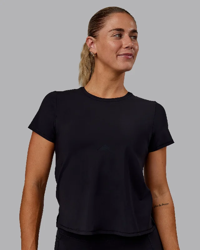 Trendy Outfits For Ladies Cadence Tee - Black