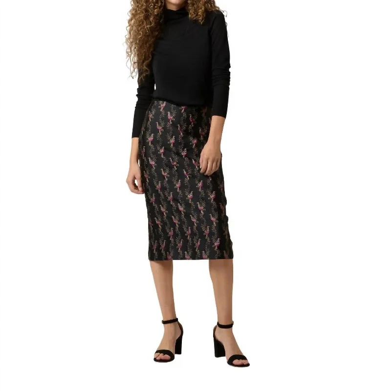 Women's Seasonal Clothes Aurora Skirt In Black/magenta Hummingbird Matelassé