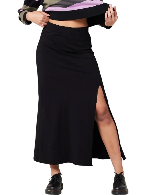 Clothes Of Woman Perla Skirt In Black