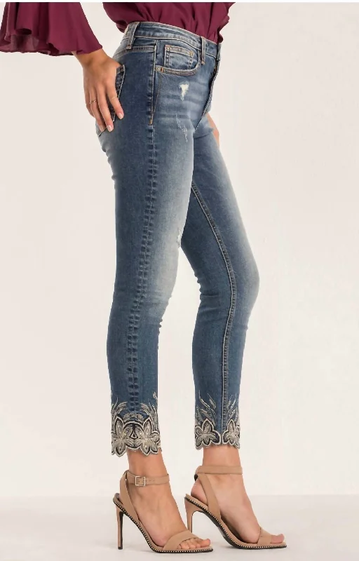 Elegant Women's Attire Light Of The Day Skinny Jeans In Medium Wash