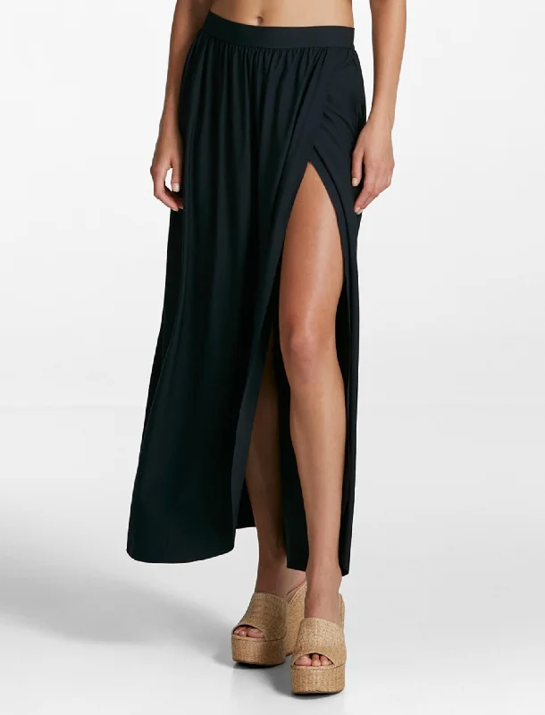 Women's Transitional Apparel Women's Classic Maxi Skirt In Black