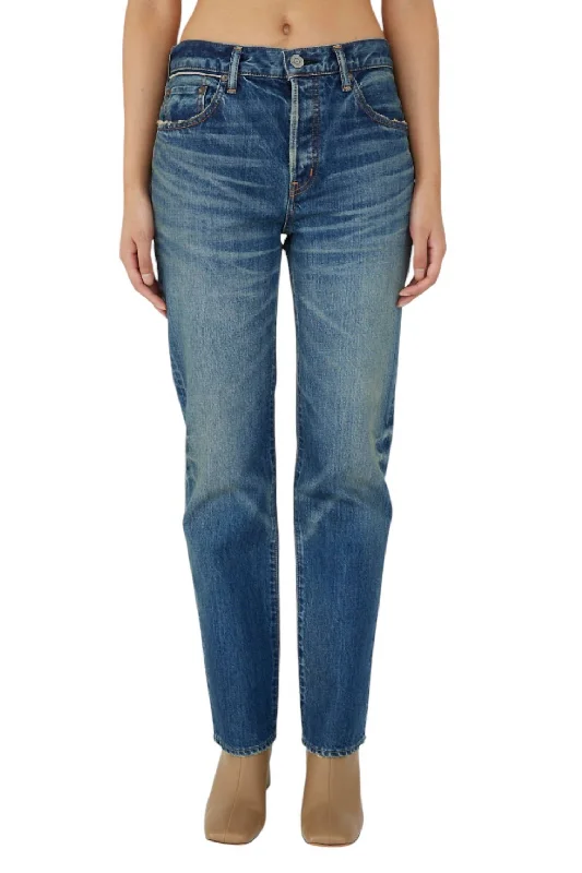 Women's Trendy Outfit Walnut Straight Jeans In Dark Blue